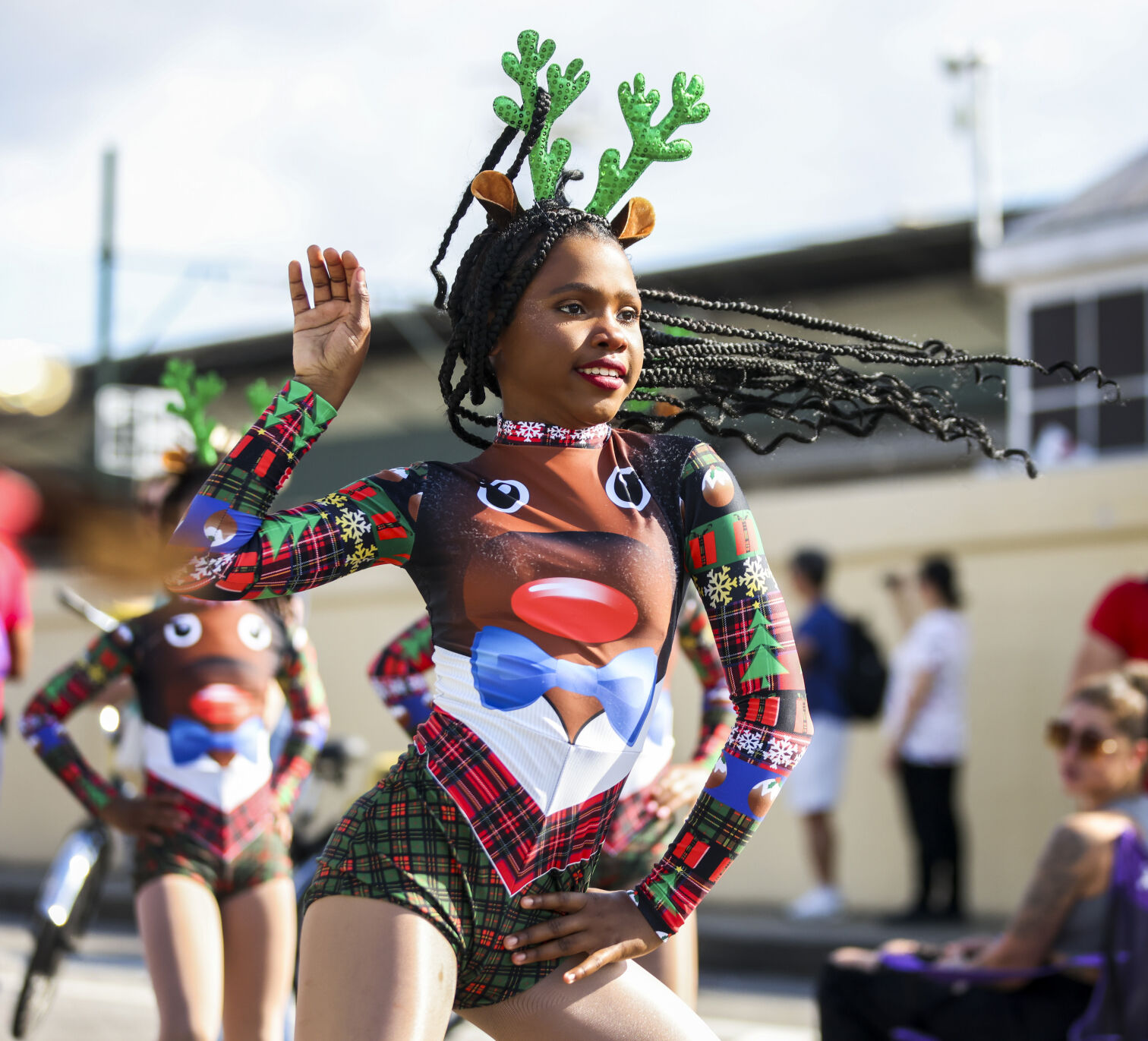 NO.holidayparade.120422.05.jpg